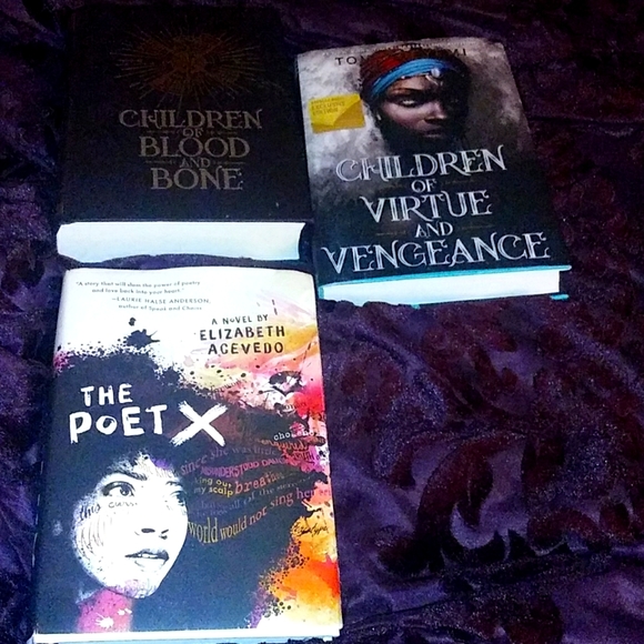 Book bundle - Picture 1 of 4